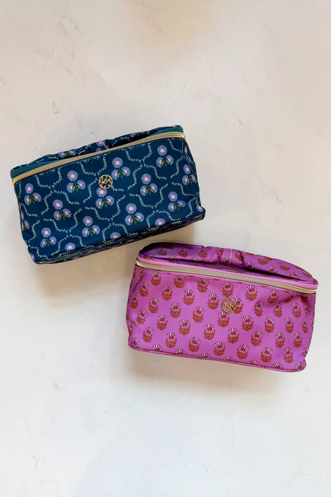 Mary Square Kiss & Makeup